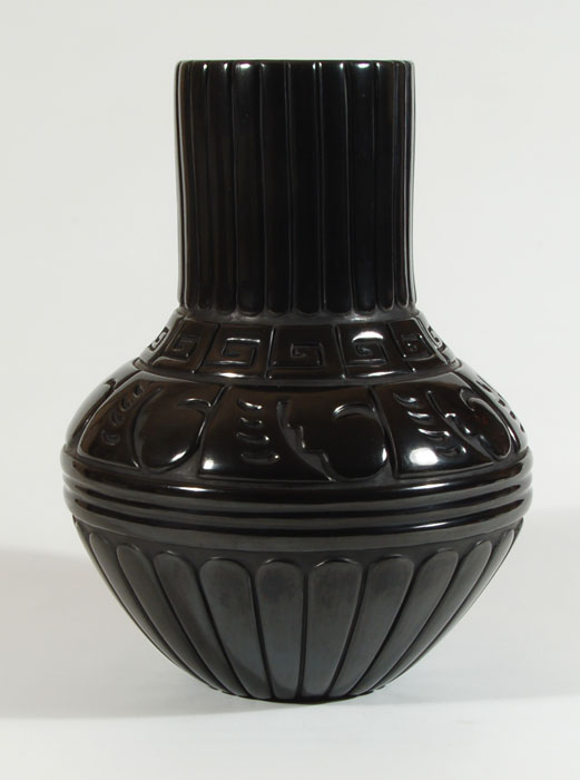 Linda Tafoya Sanchez Pottery C3860D